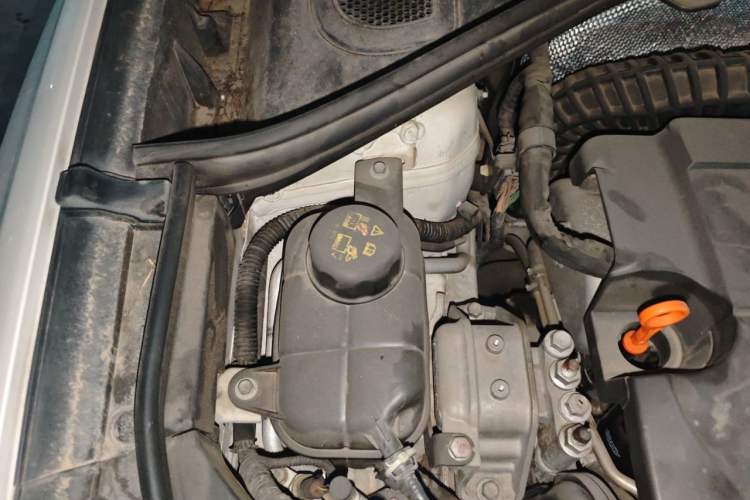 Used Haval H7 2016 Blue-Label H7 2.0T Automatic Luxury Model Engine Bay Right