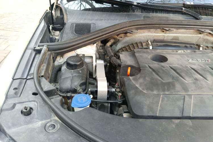 Used Haval H7 2016 Blue-Label H7 2.0T Automatic Elite Model Engine Bay Right