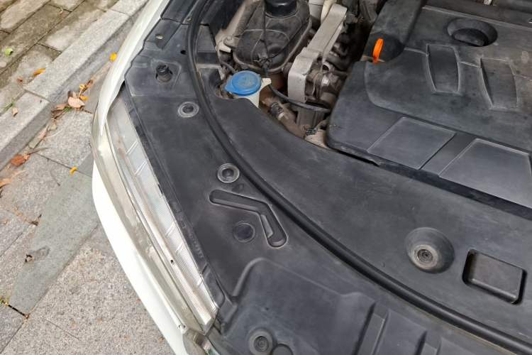 Used Haval H7 2016 Blue-Label H7 2.0T Automatic Elite Model Engine Bay Right