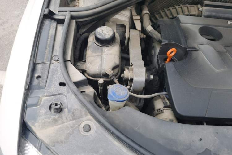 Used Haval H7 2016 Blue-Label H7 2.0T Automatic Luxury Model Engine Bay Right