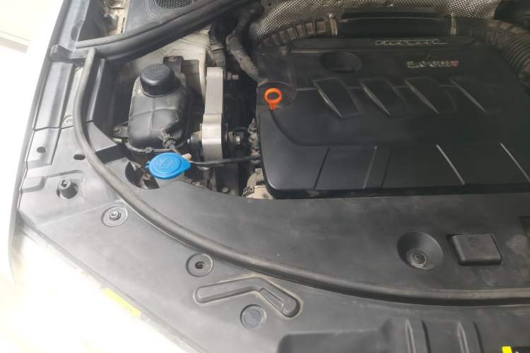 Used Haval H7 2016 Blue-Label H7 2.0T Automatic Luxury Model Engine Bay Right