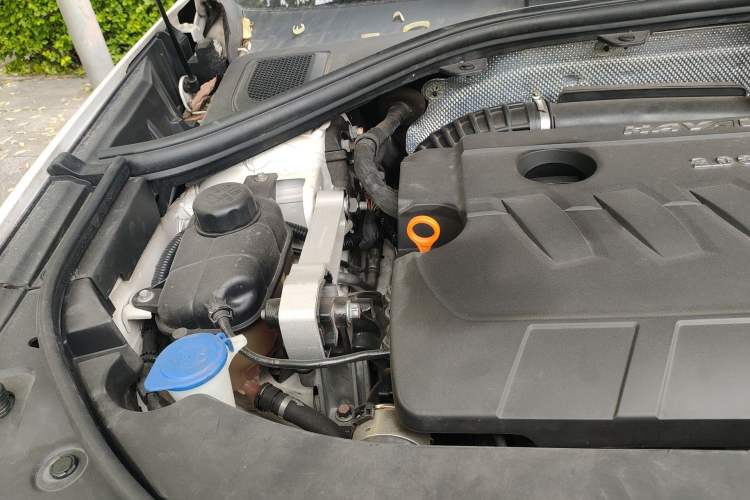 Used Haval H7 2016 Blue-Label H7 2.0T Automatic Luxury Model Engine Bay Right