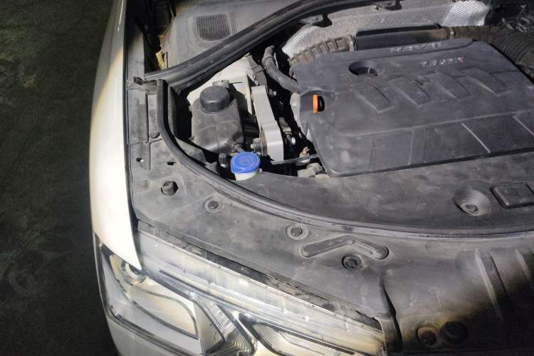 Used Haval H7 2016 Blue-Label H7 2.0T Automatic Elite Model Engine Bay Right