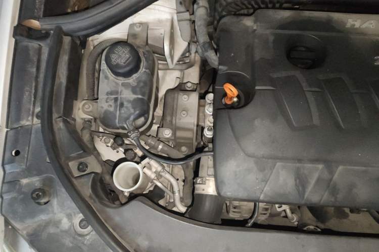 Used Haval H7 2016 Blue-Label H7 2.0T Automatic Luxury Model Engine Bay Right