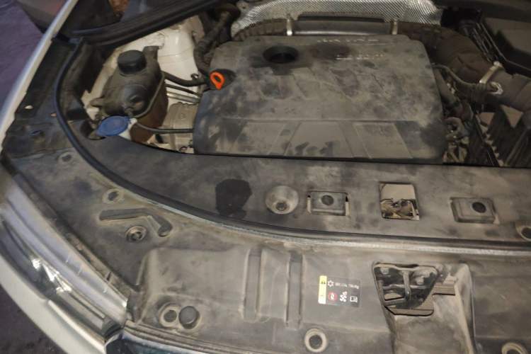 Used Haval H7 2016 Blue-Label H7 2.0T Automatic Luxury Model Engine Bay Right