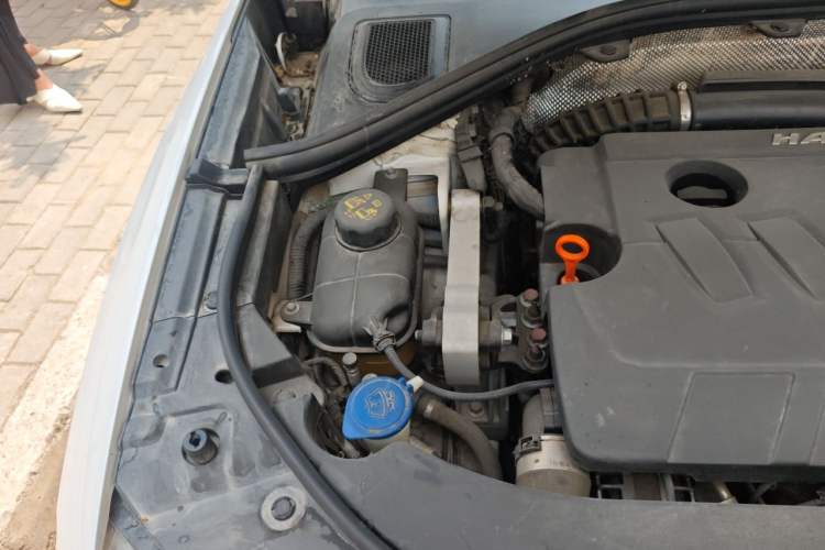 Used Haval H7 2016 Blue-Label H7 2.0T Automatic Luxury Model Engine Bay Right