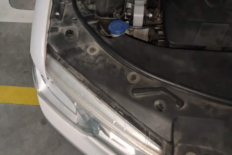 Used Haval H7 2016 Blue-Label H7 2.0T Automatic Elite Model Engine Bay Right