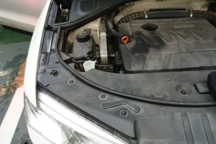 Used Haval H7 2016 Blue-Label H7 2.0T Automatic Elite Model Engine Bay Right