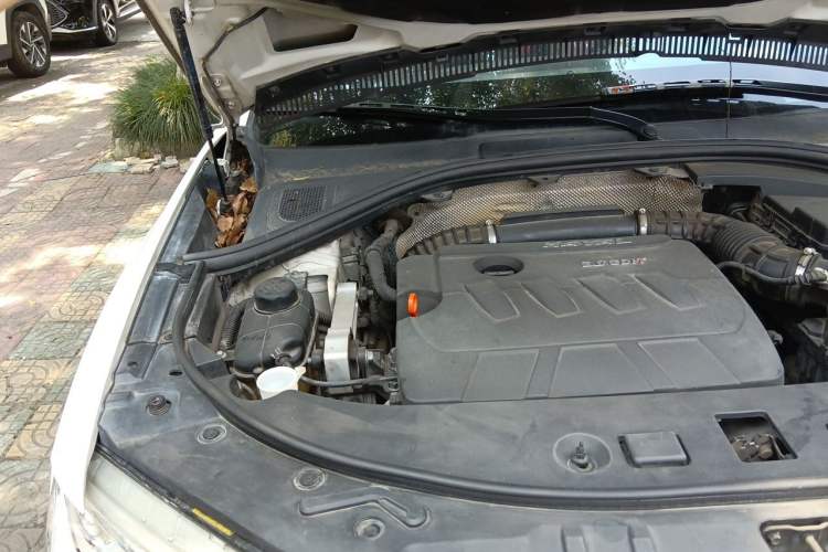 Used Haval H7 2016 Blue-Label H7 2.0T Automatic Luxury Model Engine Bay Right