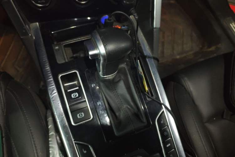 Used Haval H7 2016 Blue-Label H7 2.0T Automatic Luxury Model Gear Lever