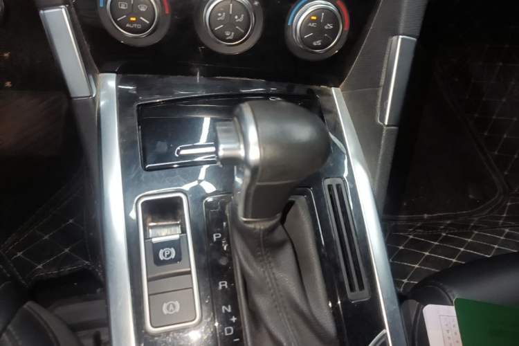 Used Haval H7 2016 Blue-Label H7 2.0T Automatic Luxury Model Gear Lever