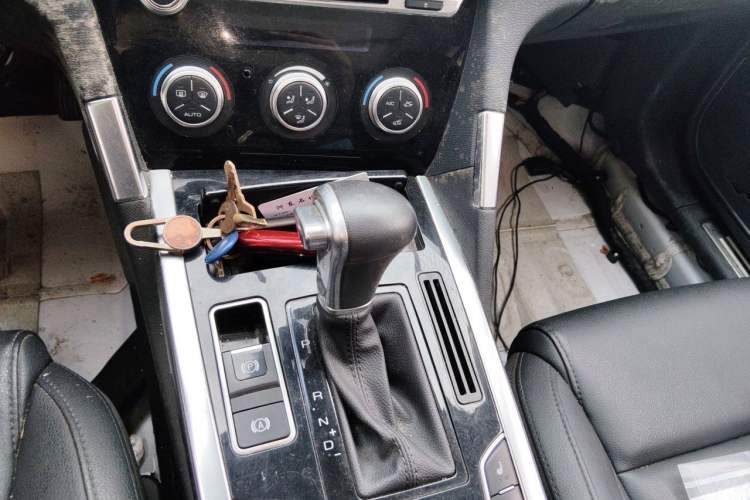 Used Haval H7 2016 Blue-Label H7 2.0T Automatic Luxury Model Gear Lever