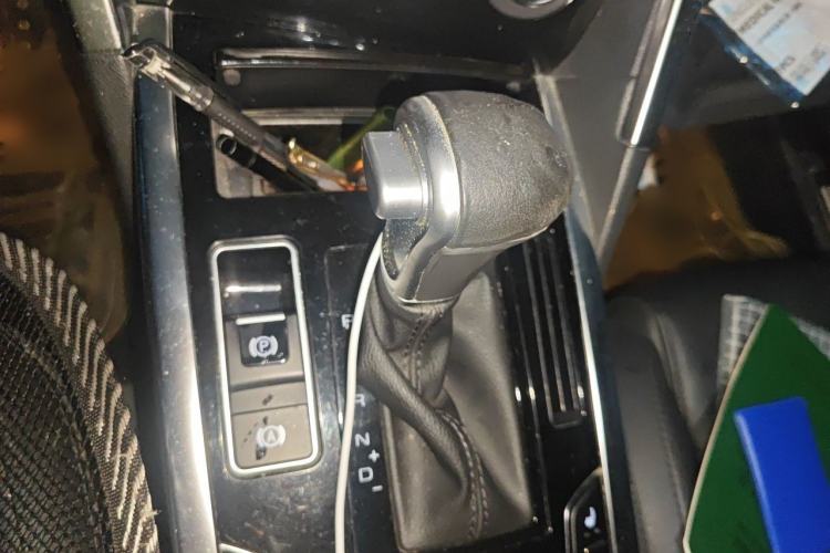 Used Haval H7 2016 Blue-Label H7 2.0T Automatic Luxury Model Gear Lever