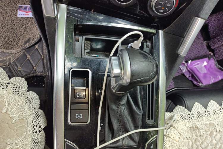 Used Haval H7 2016 Blue-Label H7 2.0T Automatic Luxury Model Gear Lever