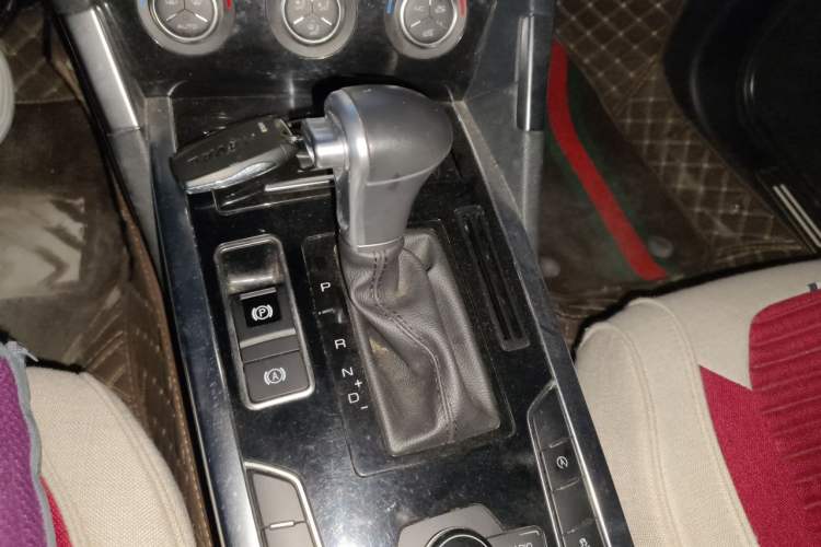 Used Haval H7 2016 Blue Label H7 2.0T Automatic Comfort Model Gear Lever