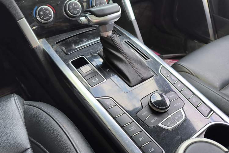 Used Haval H7 2016 Blue-Label H7 2.0T Automatic Elite Model Gear Lever