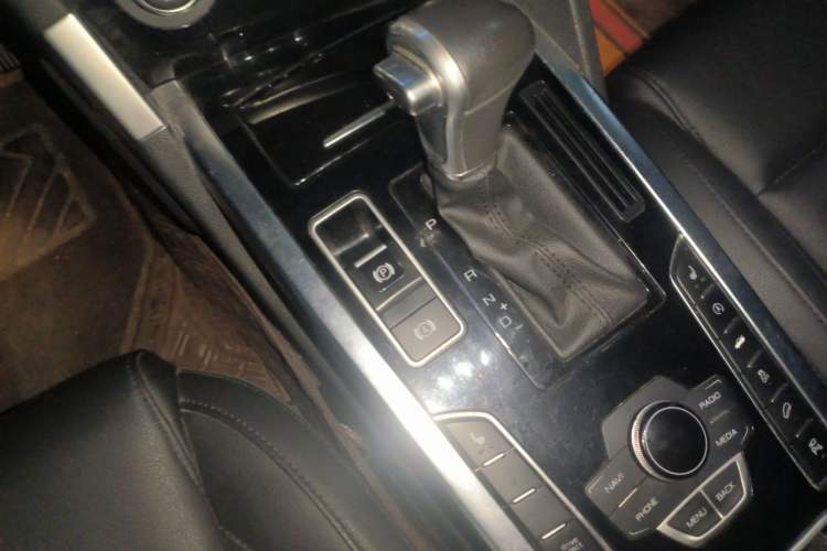 Used Haval H7 2016 Blue-Label H7 2.0T Automatic Luxury Model Gear Lever