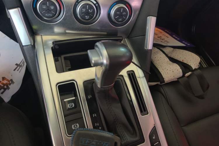 Used Haval H7 2016 Blue-Label H7 2.0T Automatic Elite Model Gear Lever