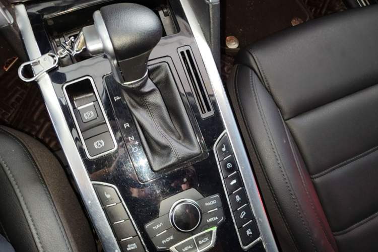 Used Haval H7 2016 Blue-Label H7 2.0T Automatic Luxury Model Gear Lever
