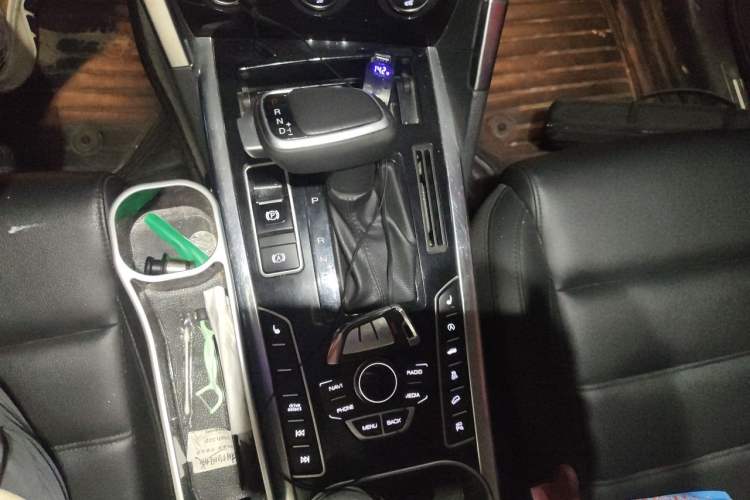 Used Haval H7 2016 Blue-Label H7 2.0T Automatic Luxury Model Gear Lever