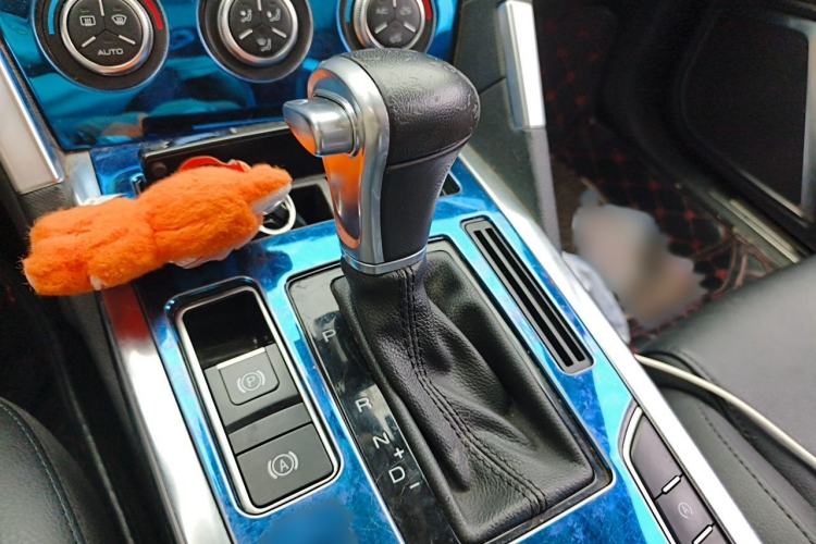 Used Haval H7 2016 Blue-Label H7 2.0T Automatic Elite Model Gear Lever