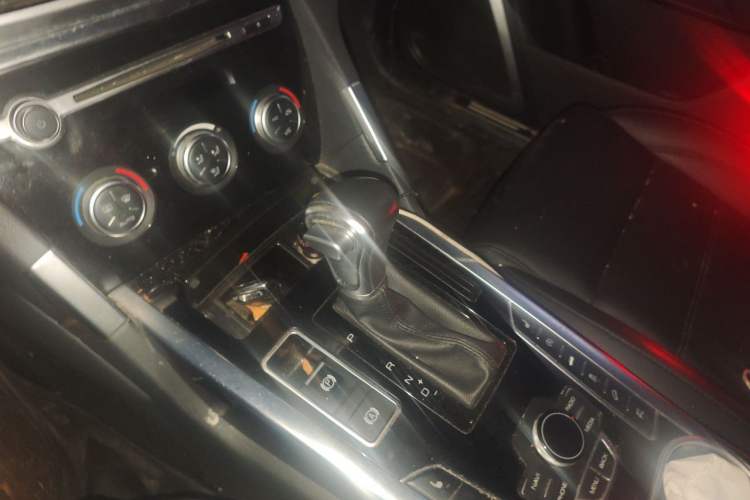 Used Haval H7 2016 Blue-Label H7 2.0T Automatic Luxury Model Gear Lever