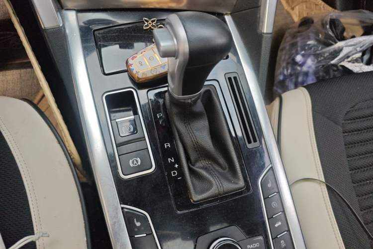 Used Haval H7 2016 Blue-Label H7 2.0T Automatic Luxury Model Gear Lever