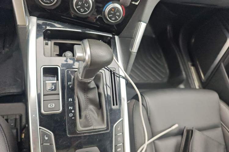 Used Haval H7 2016 Blue-Label H7 2.0T Automatic Luxury Model Gear Lever