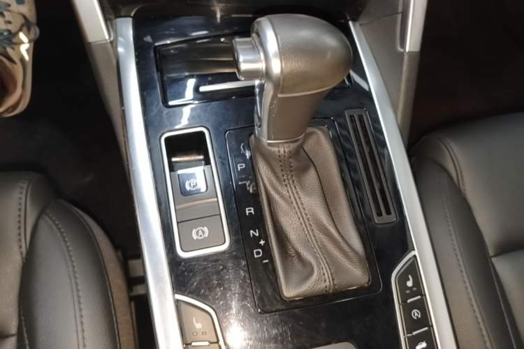 Used Haval H7 2016 Blue-Label H7 2.0T Automatic Luxury Model Gear Lever