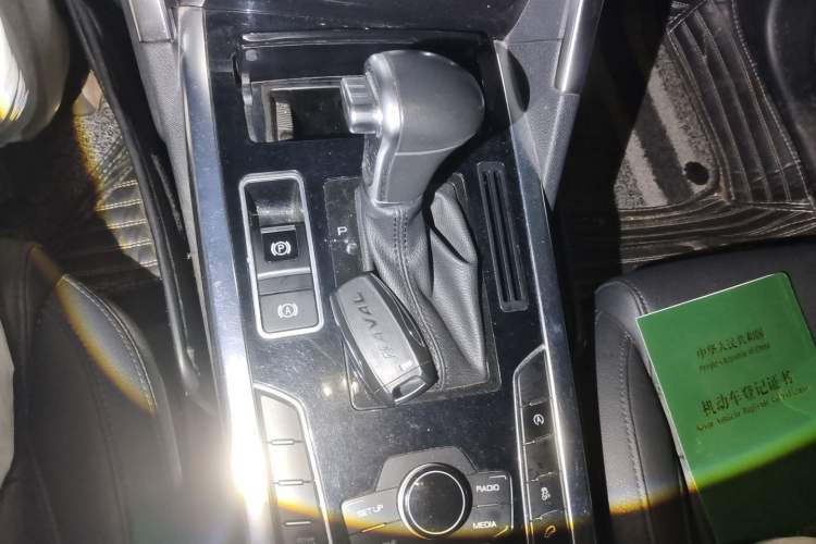 Used Haval H7 2016 Blue-Label H7 2.0T Automatic Elite Model Gear Lever