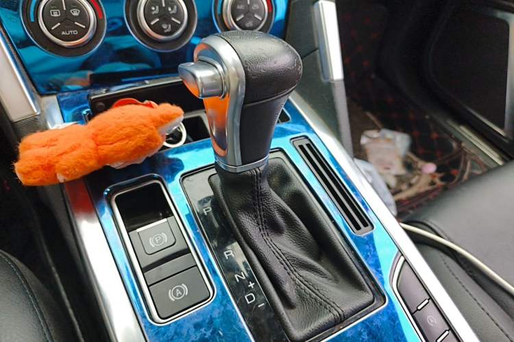 Used Haval H7 2016 Blue-Label H7 2.0T Automatic Elite Model Gear Lever
