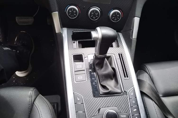 Used Haval H7 2016 Blue-Label H7 2.0T Automatic Elite Model Gear Lever
