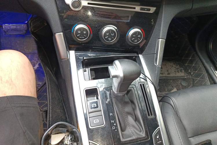 Used Haval H7 2016 Blue-Label H7 2.0T Automatic Luxury Model Gear Lever