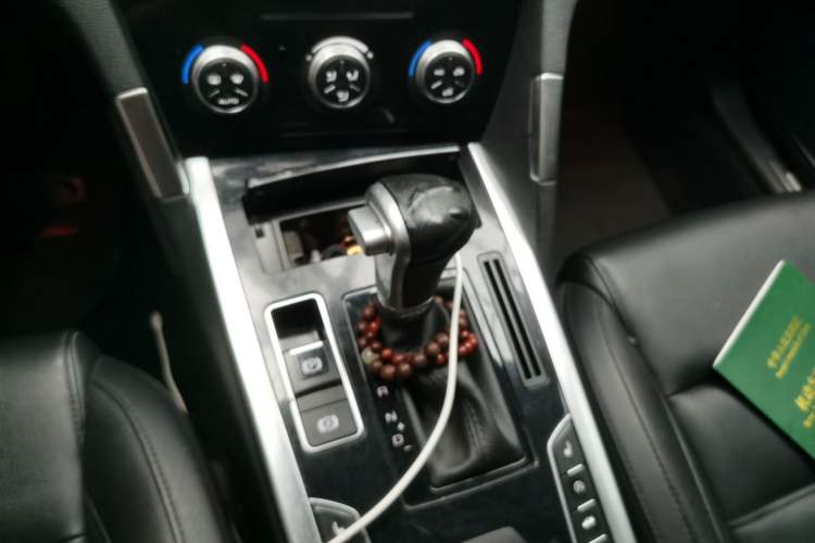 Used Haval H7 2016 Blue-Label H7 2.0T Automatic Elite Model Gear Lever
