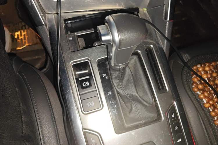 Used Haval H7 2016 Blue-Label H7 2.0T Automatic Luxury Model Gear Lever