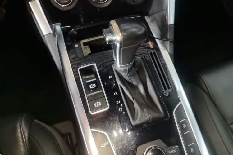 Used Haval H7 2016 Blue-Label H7 2.0T Automatic Elite Model Gear Lever