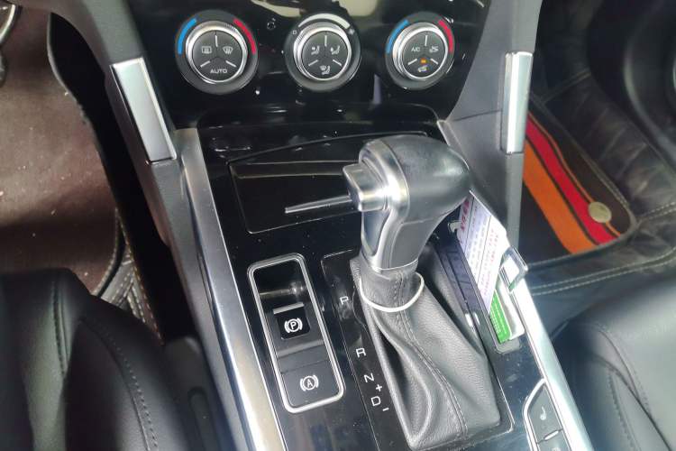 Used Haval H7 2016 Blue-Label H7 2.0T Automatic Luxury Model Gear Lever
