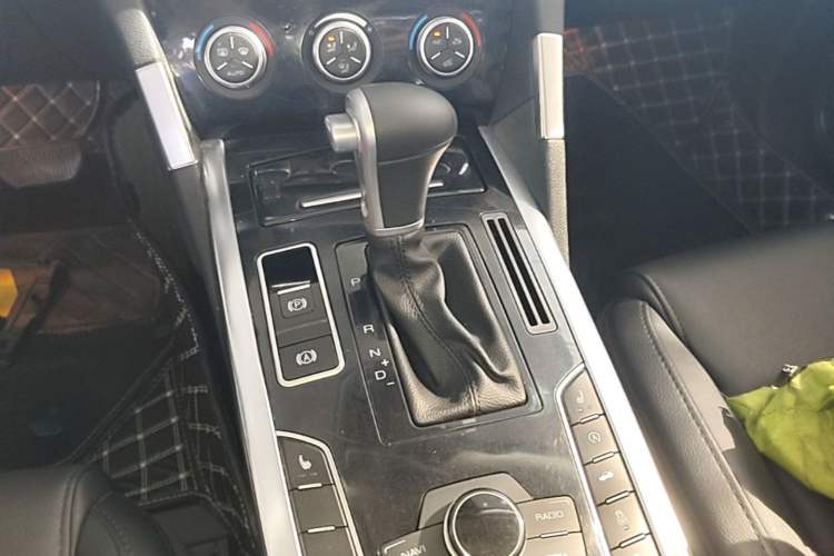 Used Haval H7 2016 Blue-Label H7 2.0T Automatic Luxury Model Gear Lever