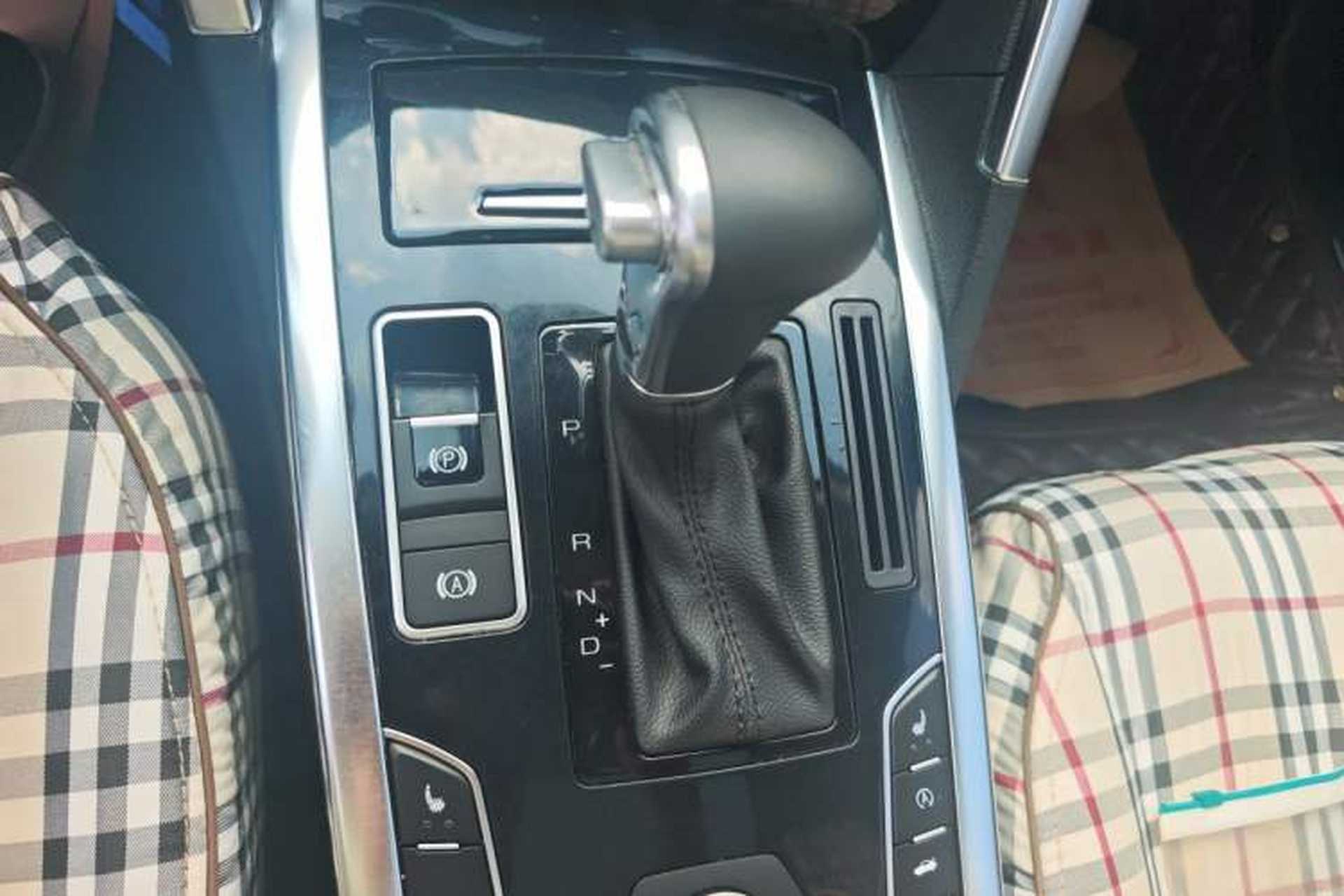 Used Haval H7 2016 Blue-Label H7 2.0T Automatic Luxury Model Gear Lever