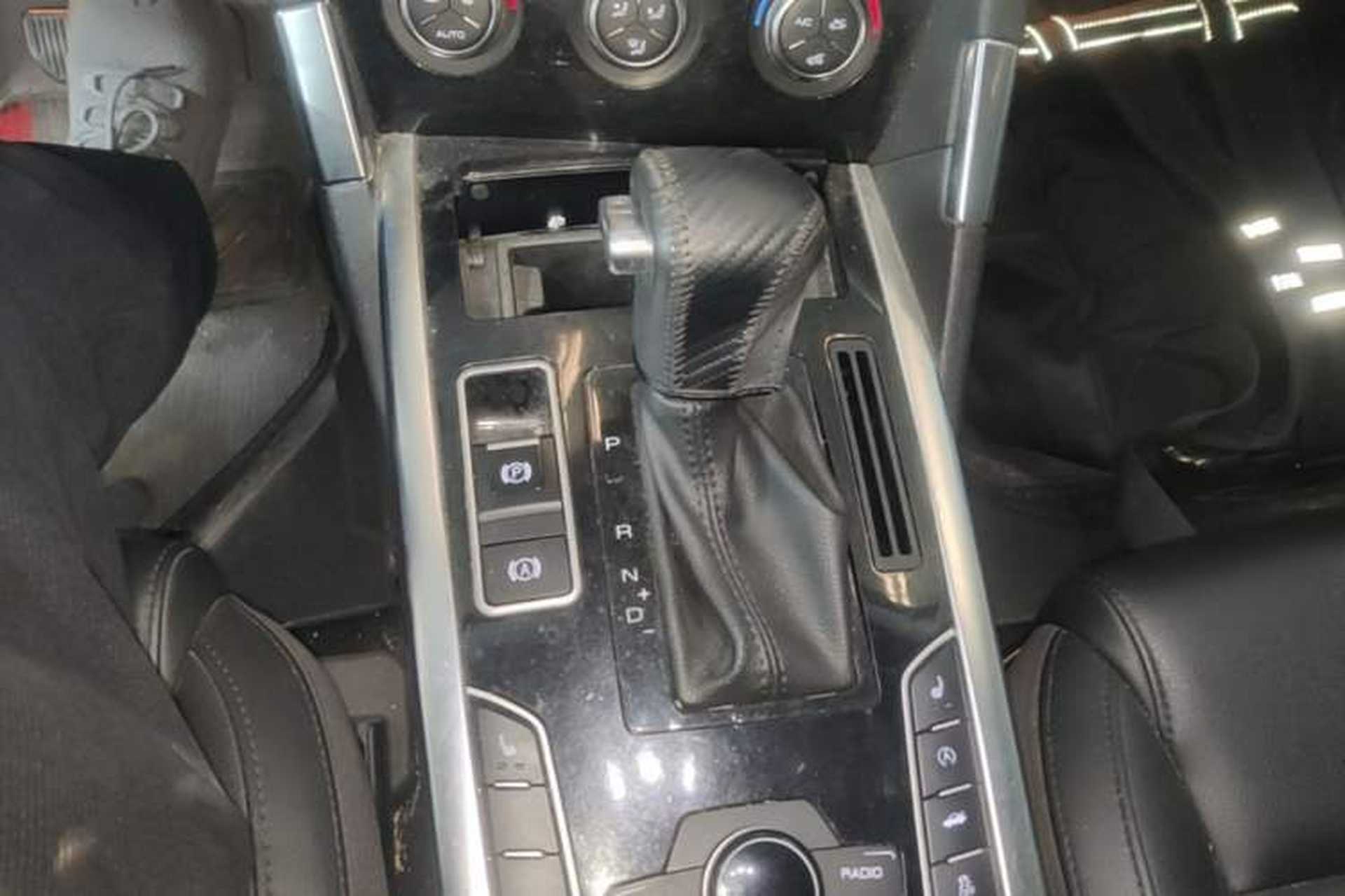 Used Haval H7 2016 Blue-Label H7 2.0T Automatic Luxury Model Gear Lever