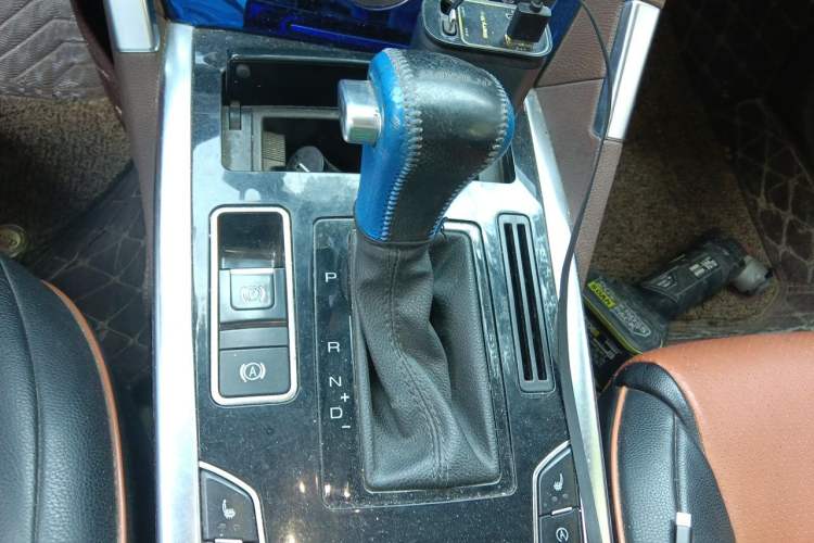 Used Haval H7 2016 Blue-Label H7 2.0T Automatic Luxury Model Gear Lever