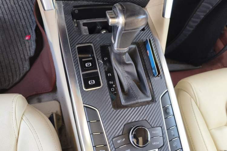 Used Haval H7 2016 Blue-Label H7 2.0T Automatic Elite Model Gear Lever