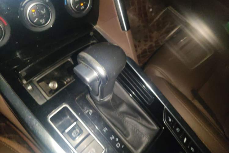 Used Haval H7 2016 Blue-Label H7 2.0T Automatic Luxury Model Gear Lever