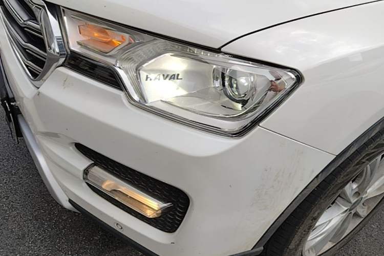 Used Haval H7 2016 Blue-Label H7 2.0T Automatic Elite Model Left Front Headlight