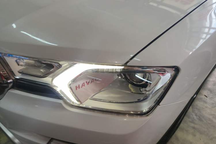 Used Haval H7 2016 Blue-Label H7 2.0T Automatic Elite Model Left Front Headlight
