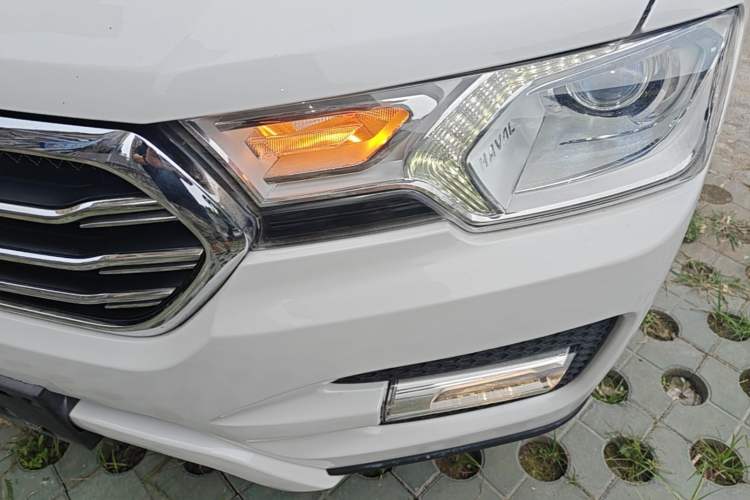 Used Haval H7 2016 Blue-Label H7 2.0T Automatic Elite Model Left Front Headlight