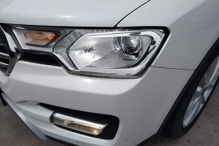 Used Haval H7 2016 Blue-Label H7 2.0T Automatic Elite Model Left Front Headlight