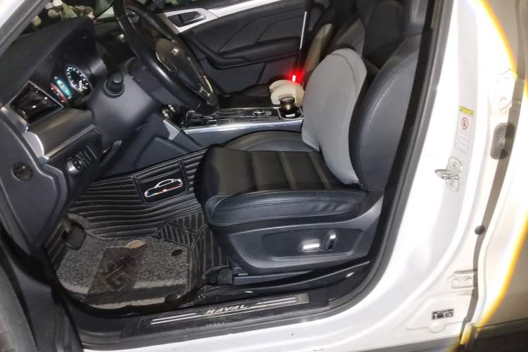 Used Haval H7 2016 Blue-Label H7 2.0T Automatic Elite Model Left Front Seat