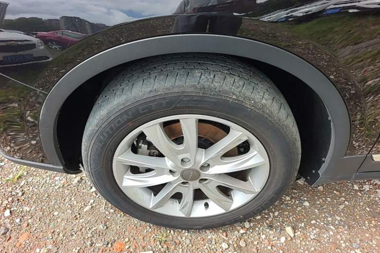 Used Haval H7 2016 Blue-Label H7 2.0T Automatic Elite Model Left Front Wheel Hub