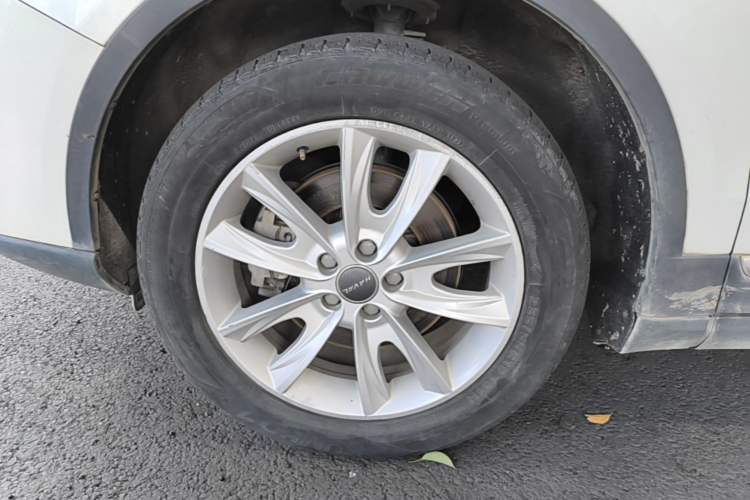 Used Haval H7 2016 Blue-Label H7 2.0T Automatic Elite Model Left Front Wheel Hub